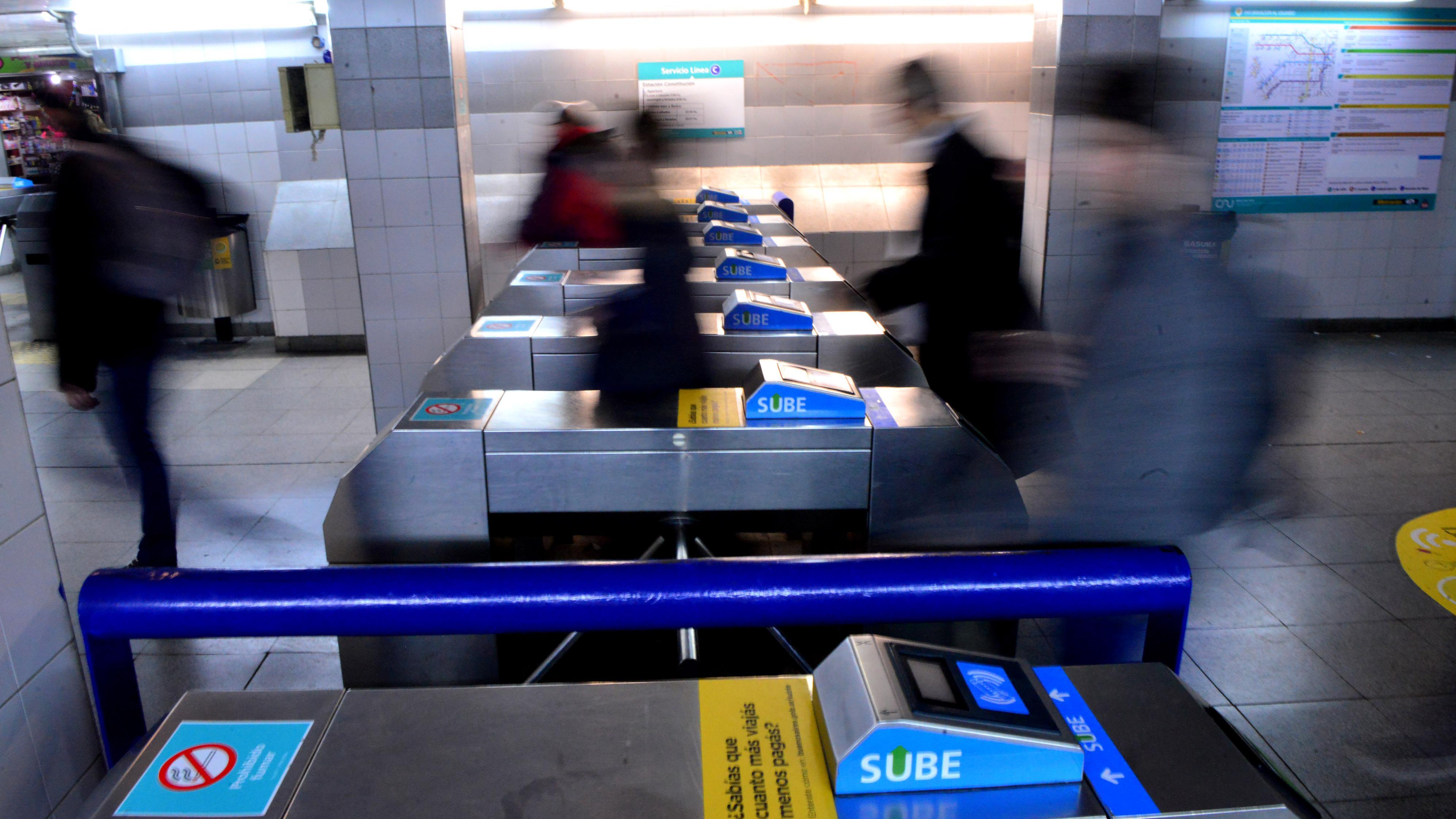 Paro sorpresivo en la Línea C de subte durante este lunes (Jonatan Moreno / Crónica).