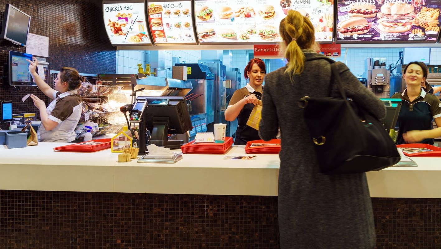 Impresionante paritaria del 103% para empleados de cadenas de comida rápida