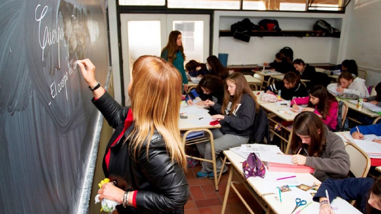 La docente quiso alertar a las alumnas con su demostración (Imagen ilustrativa).