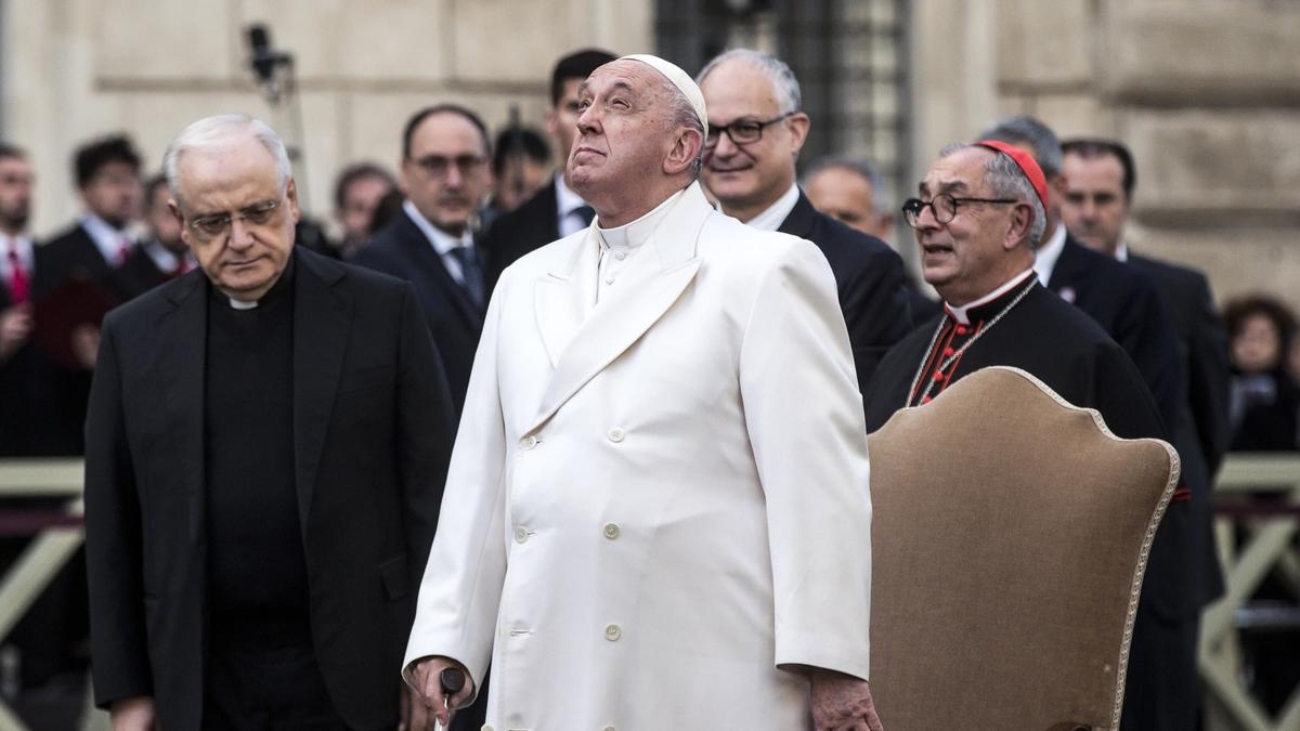 El sumo pontífice llevó a la Virgen 