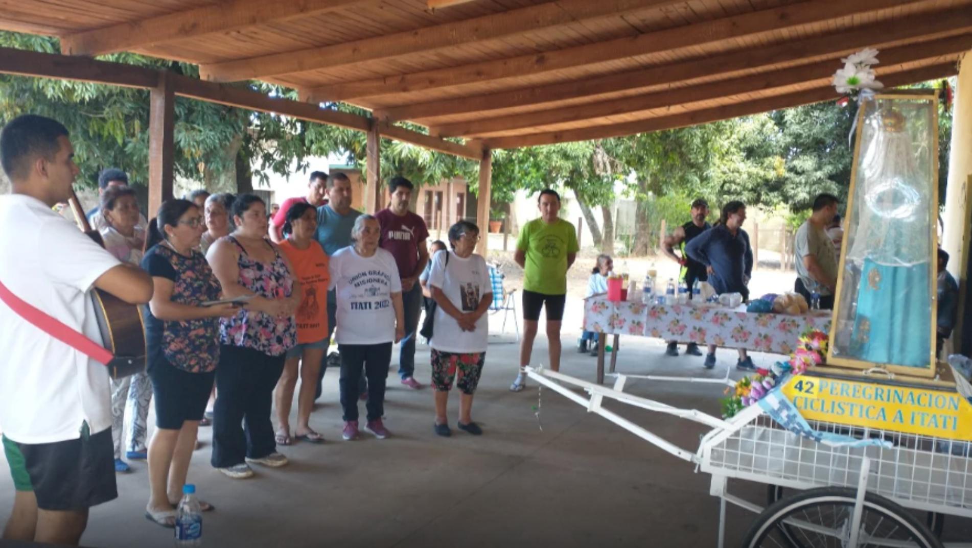 Los fieles le cantaron serenata a la Virgen (Gentileza Misiones On line).