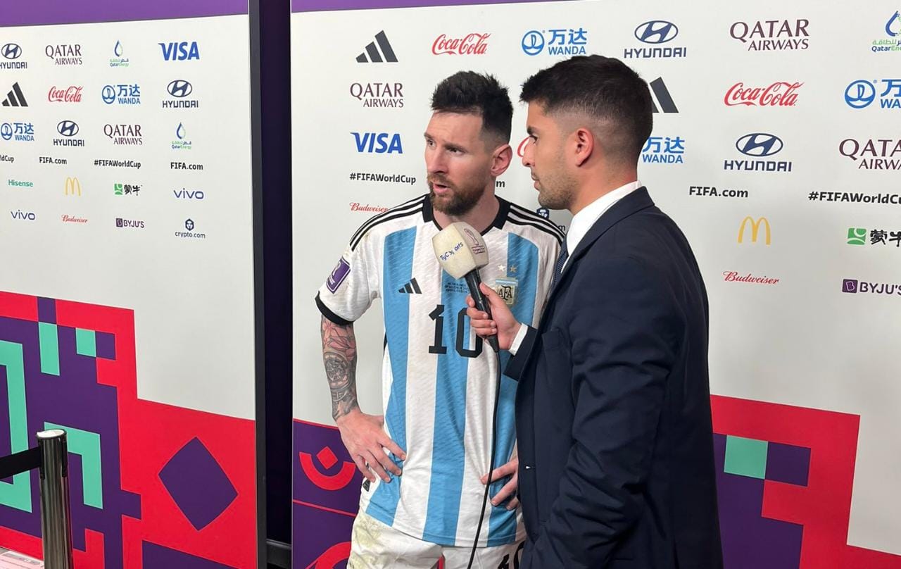 Lionel Messi enojado tras la victoria y el pase a semifinales del   <a href='https://www.cronica.com.ar/tags/Mundial Qatar 2022'>Mundial Qatar 2022</a> (Twitter/@gastonedul). 