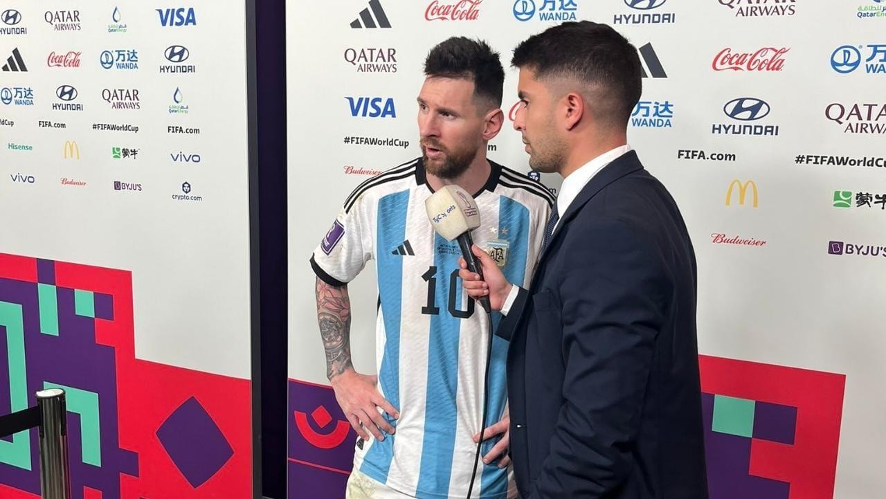 Lionel Messi enojado tras la victoria y el pase a semifinales del Mundial Qatar 2022 (Twitter/@gastonedul).