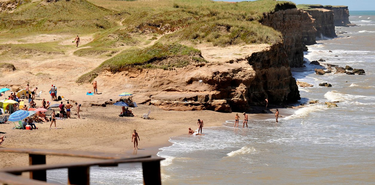 Playa Escondida, el balneario nudista de Moria Casán.