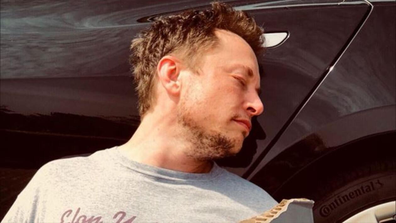 Elon Musk obligó a sus empleados a agregar más horas de trabajo y dormir en el edificio de Twitter (Archivo).