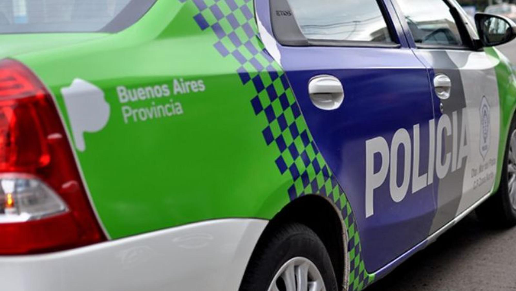 Un joven atacó a una uniformada que trataba de dispersar a un grupo de violentos.