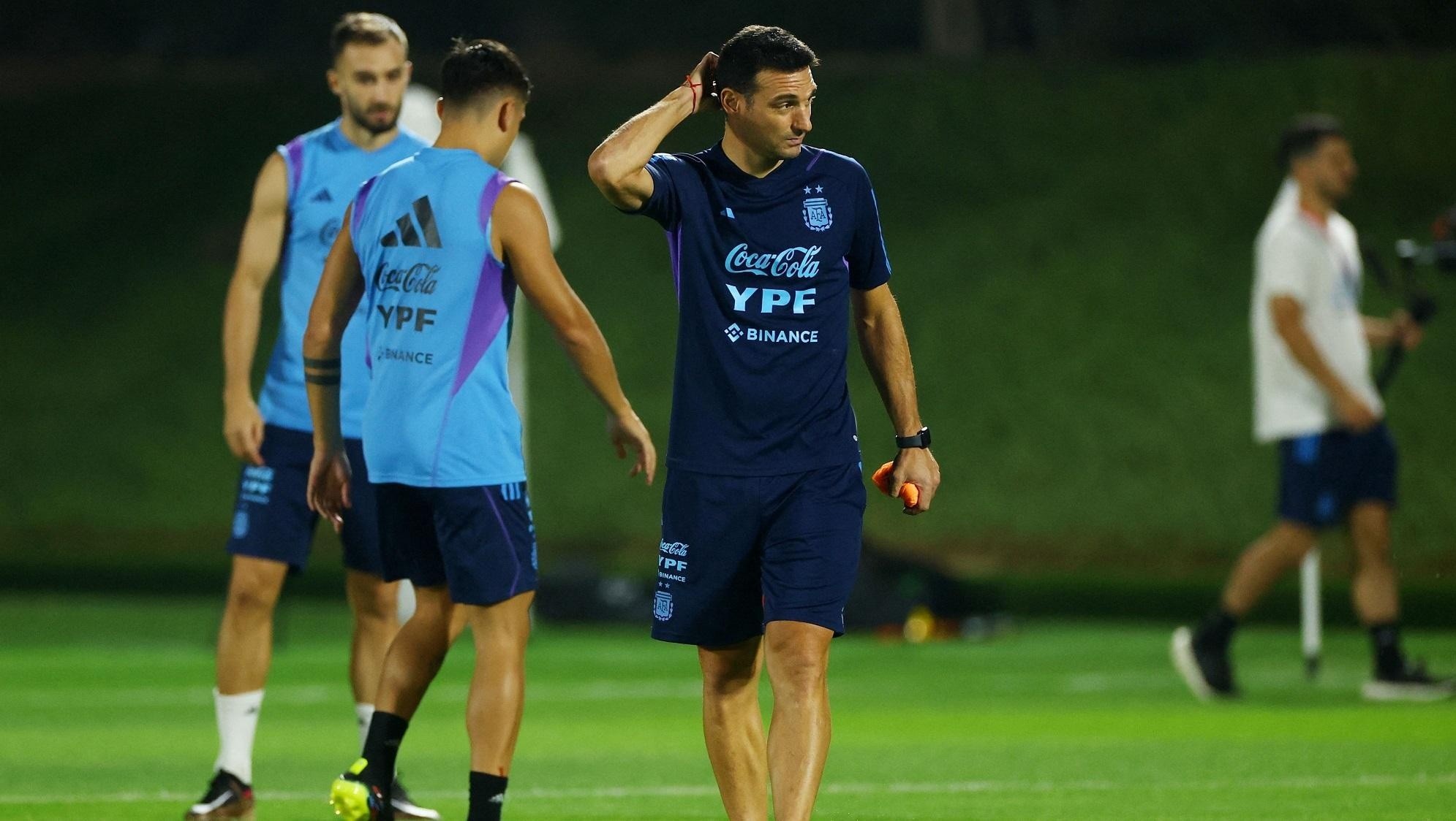 El técnico santafesino tendría un lugar para dos jugadores.