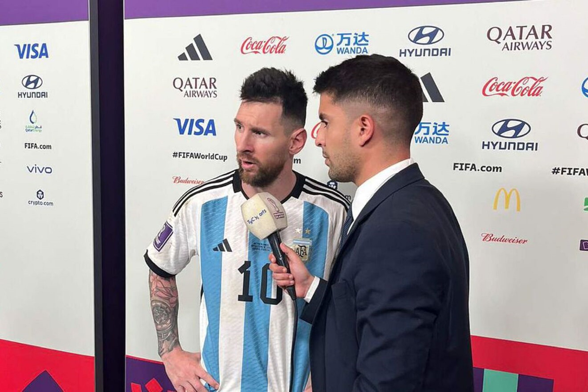 Lionel Messi y el momento viral contra un futbolista de Holanda: '¿Qué mira', bobo?'.