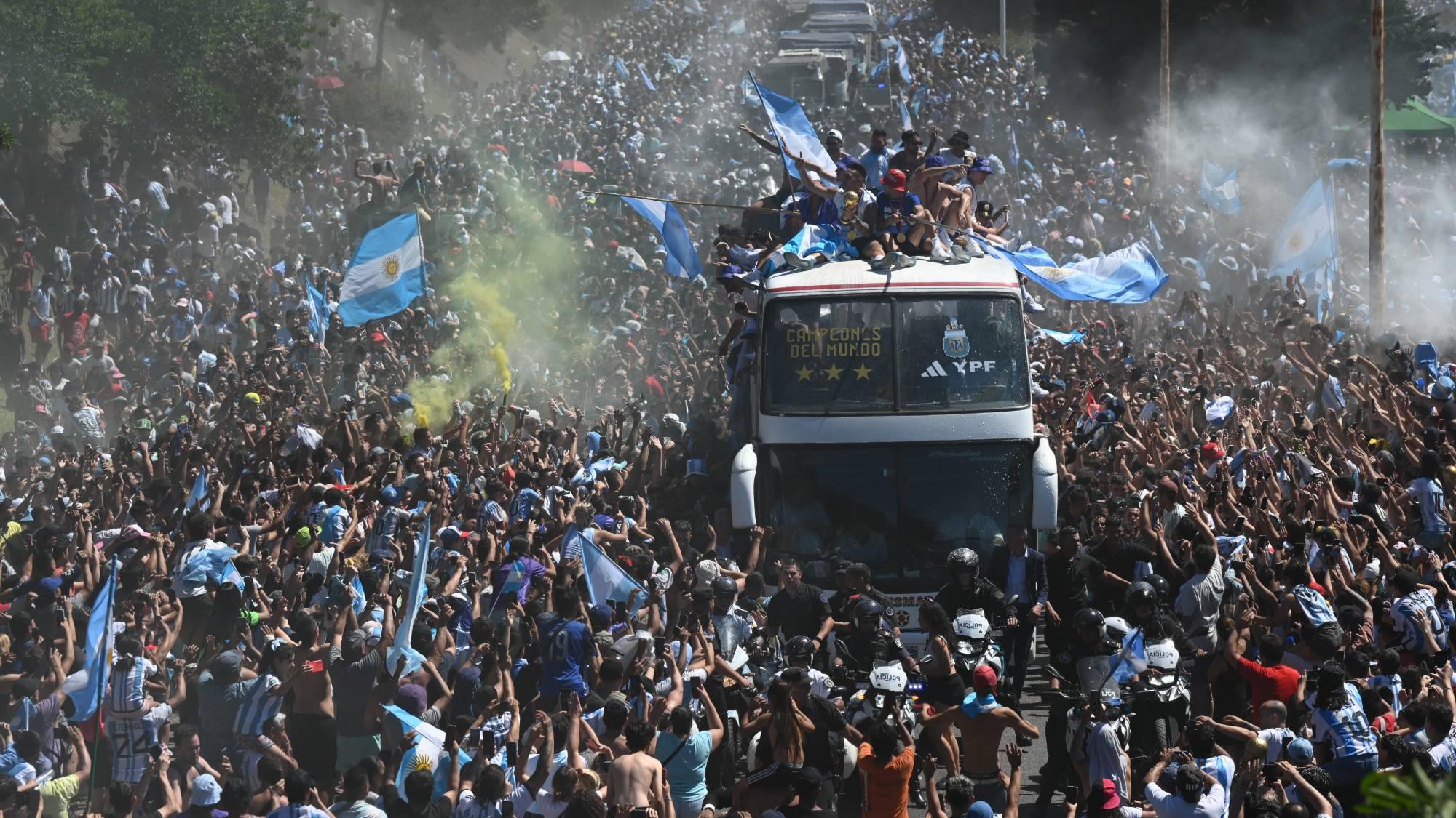 Argentina campeón del Mundial Qatar 2022: así fue el minuto a minuto de la caravana con los festejos.