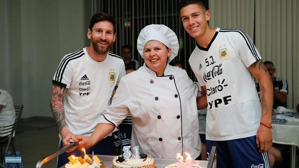 Lionel Messi, Nehuen Pérez y Antonia Farías, en el Mundial Rusia 2018.