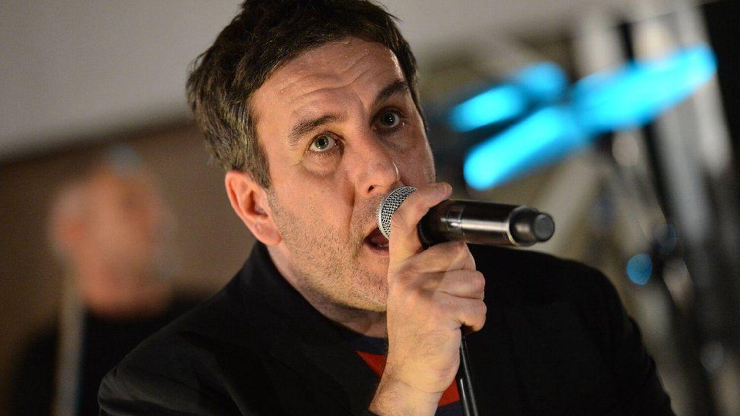 Terry Hall, quien tenía 63 años y era el cantante de The Specials, falleció en las últimas horas en Gran Bretaña.