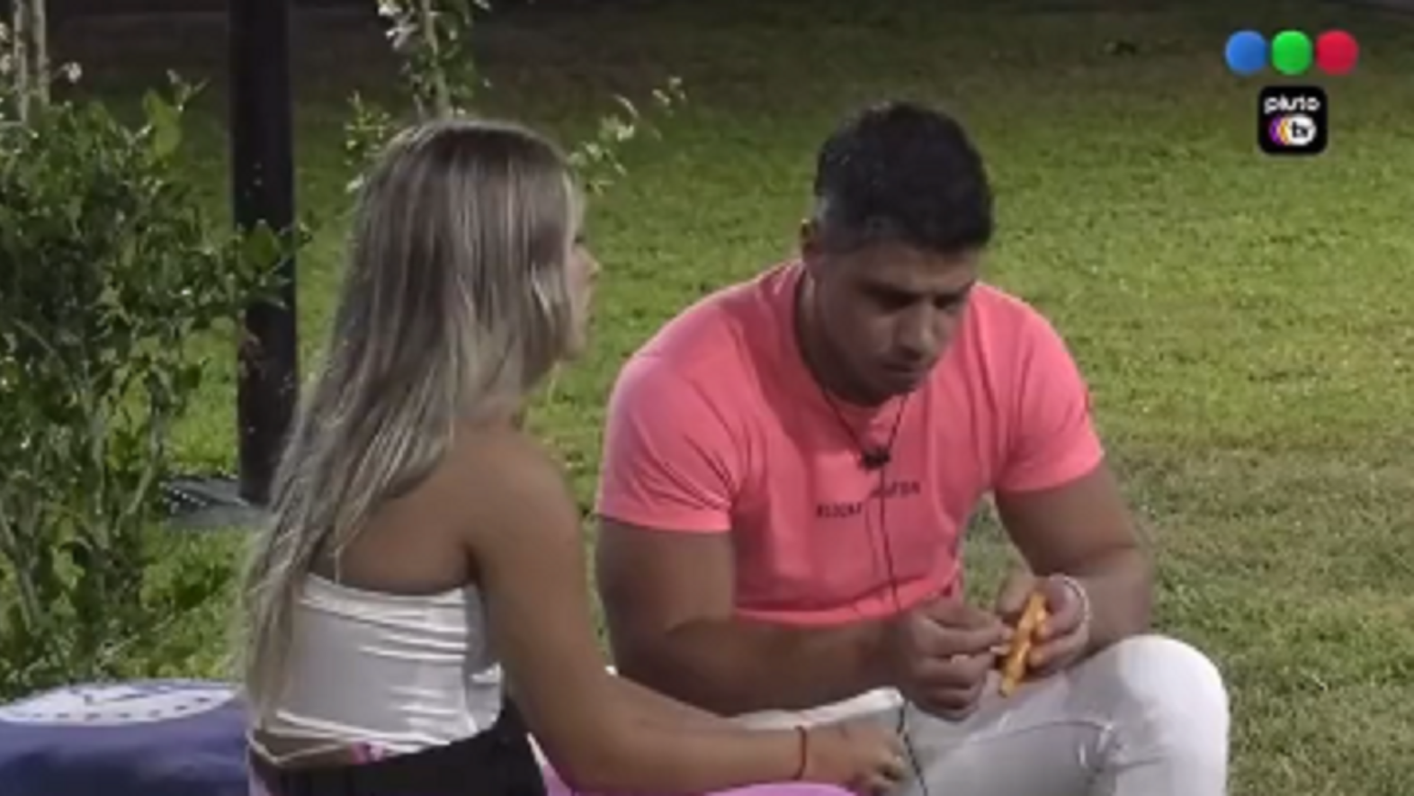 Coti y el Conejo discutieron en el patio de la casa de Gran Hermano.