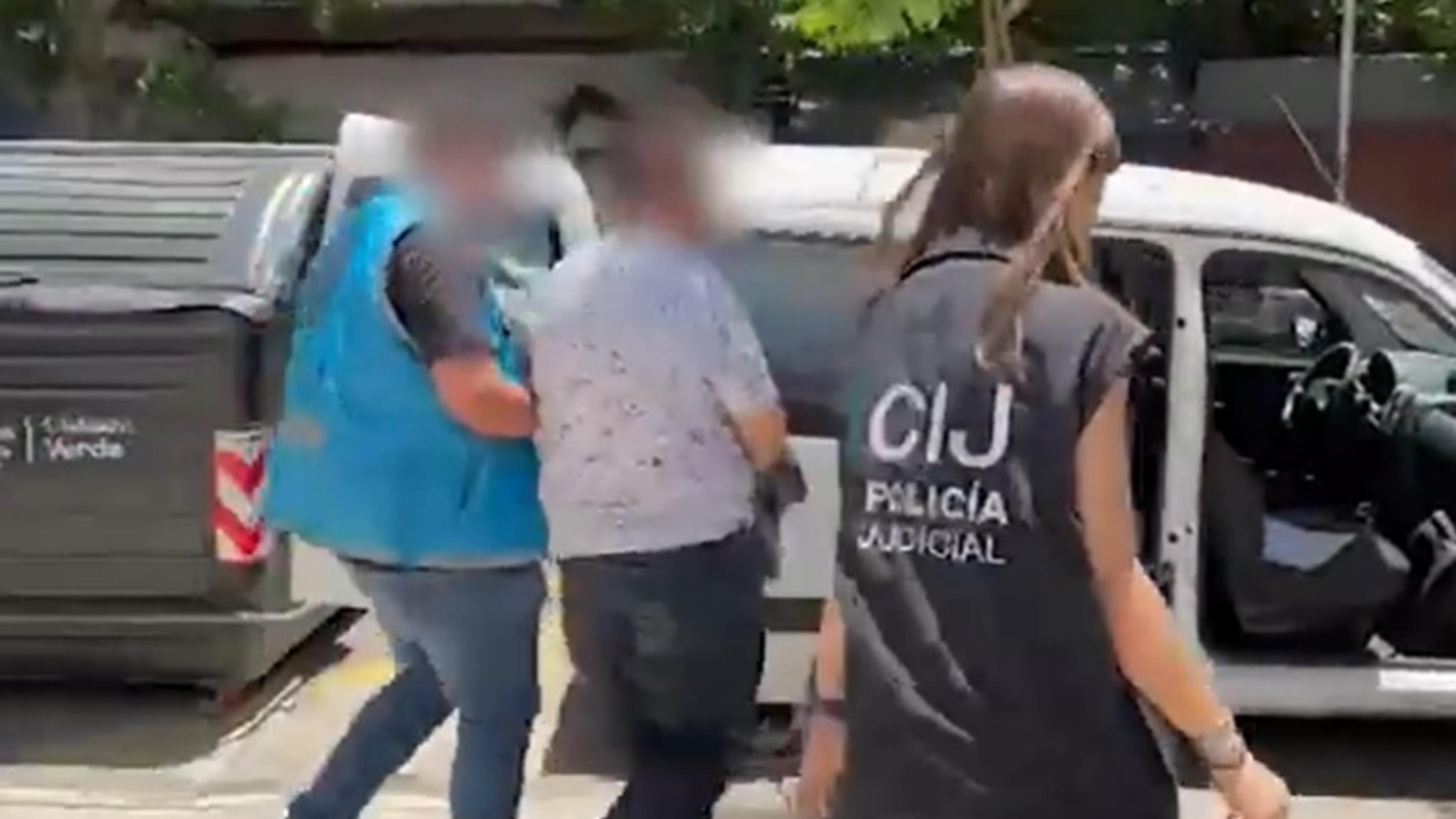 Uno de los dos detenidos implicados en una causa que investiga pornografía infantil.