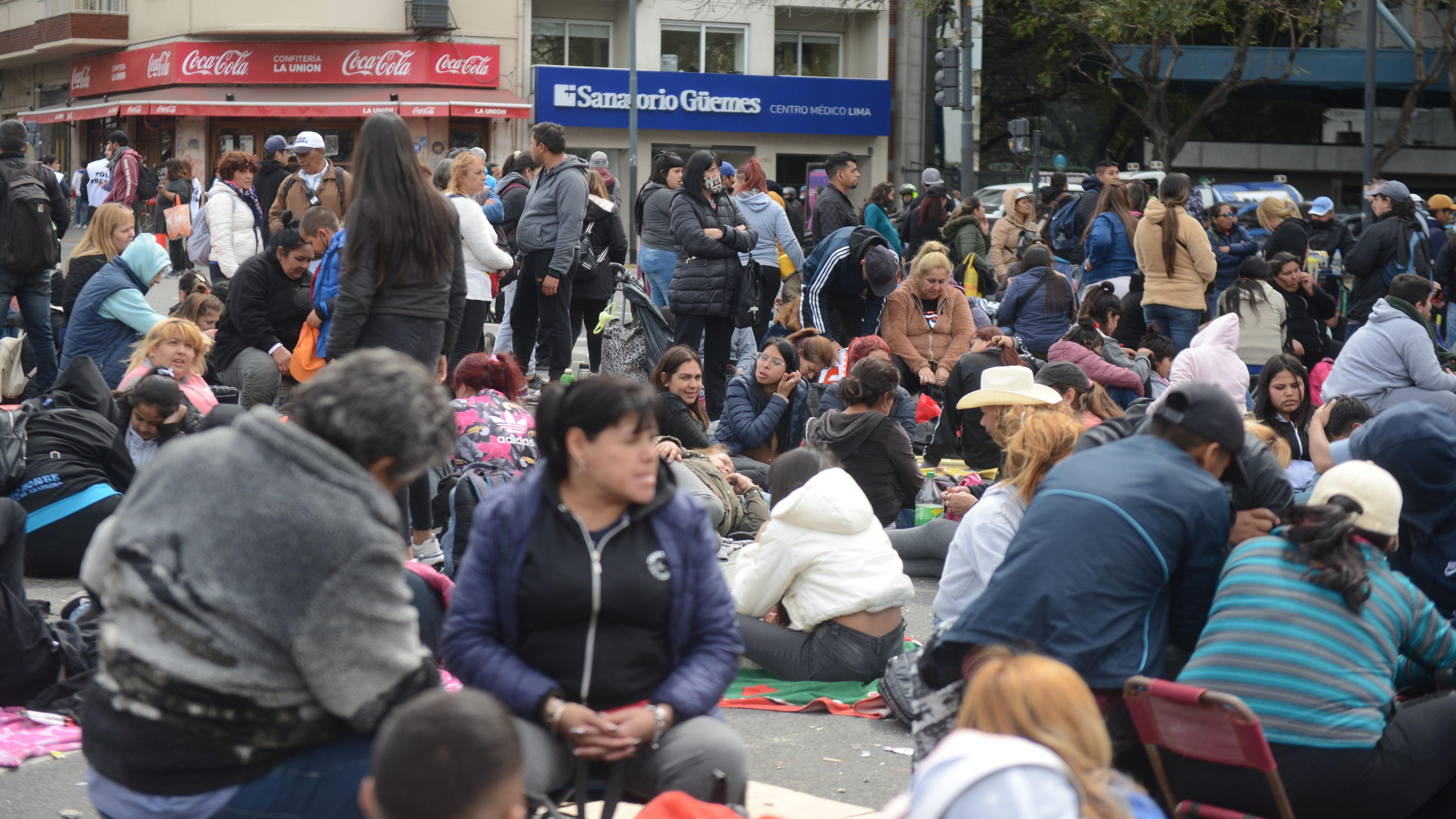 Piqueteros levantaron el acampe en avenida 9 de Julio que comenzó este jueves (Hernán Nersesian / Crónica / Archivo) 