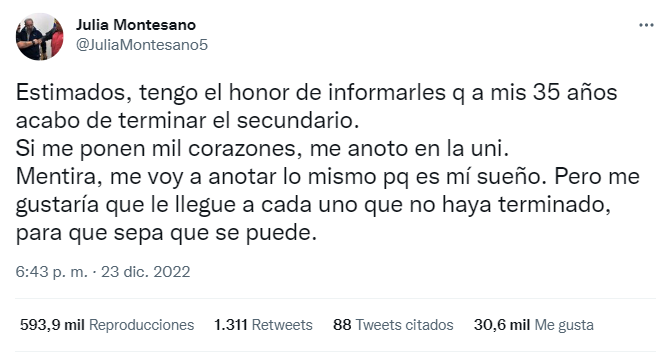 Tuit viral de una joven que terminó la escuela secundaria a los 35 años (Twitter/@JuliaMontesano5).