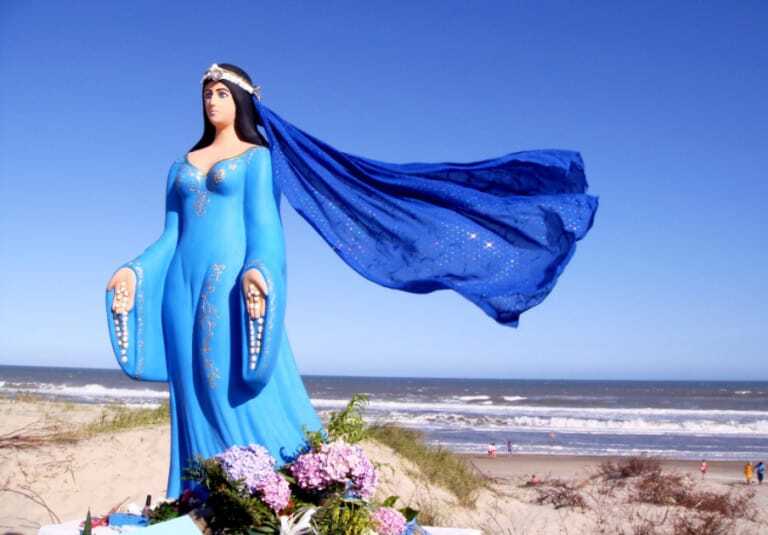 La virgen de los navegantes, la protectora del hogar, la diosa de la fertilidad o la madre de los peces.