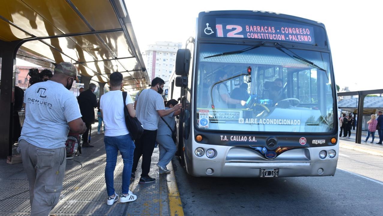 El boleto mínimo de colectivo pasará de 25,20 pesos a 35 pesos a partir de este domingo 1 de enero (Jonatan Moreno/Crónica).