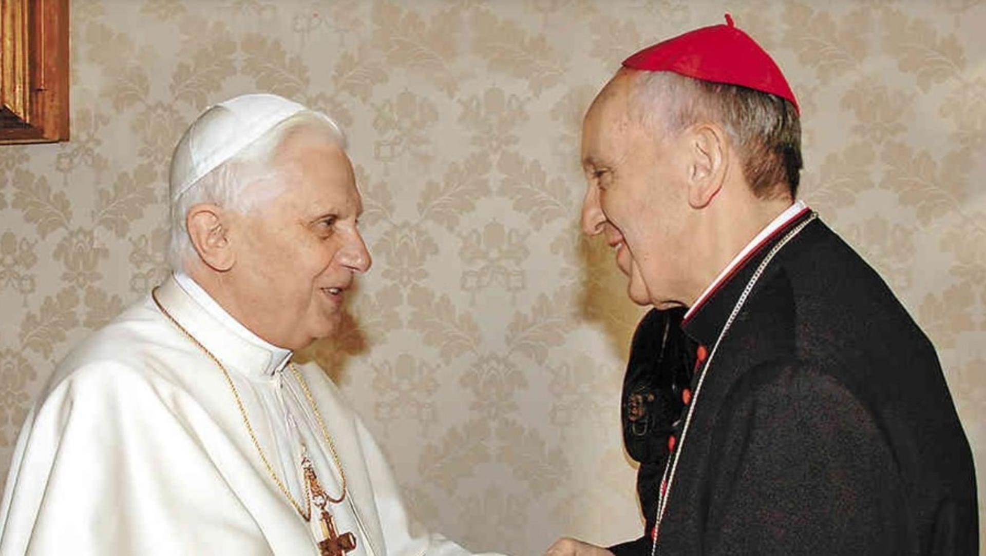 Joseph Ratzinger y el por entonces cardenal Jorge Bergoglio, quien como papa Francisco promovería una renovación de la Iglesia (Gentileza Semana.com).