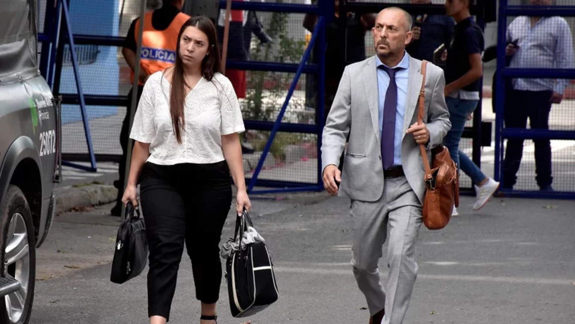 Hugo Tomei el abogado de los rugbiers llegando a tribunales.