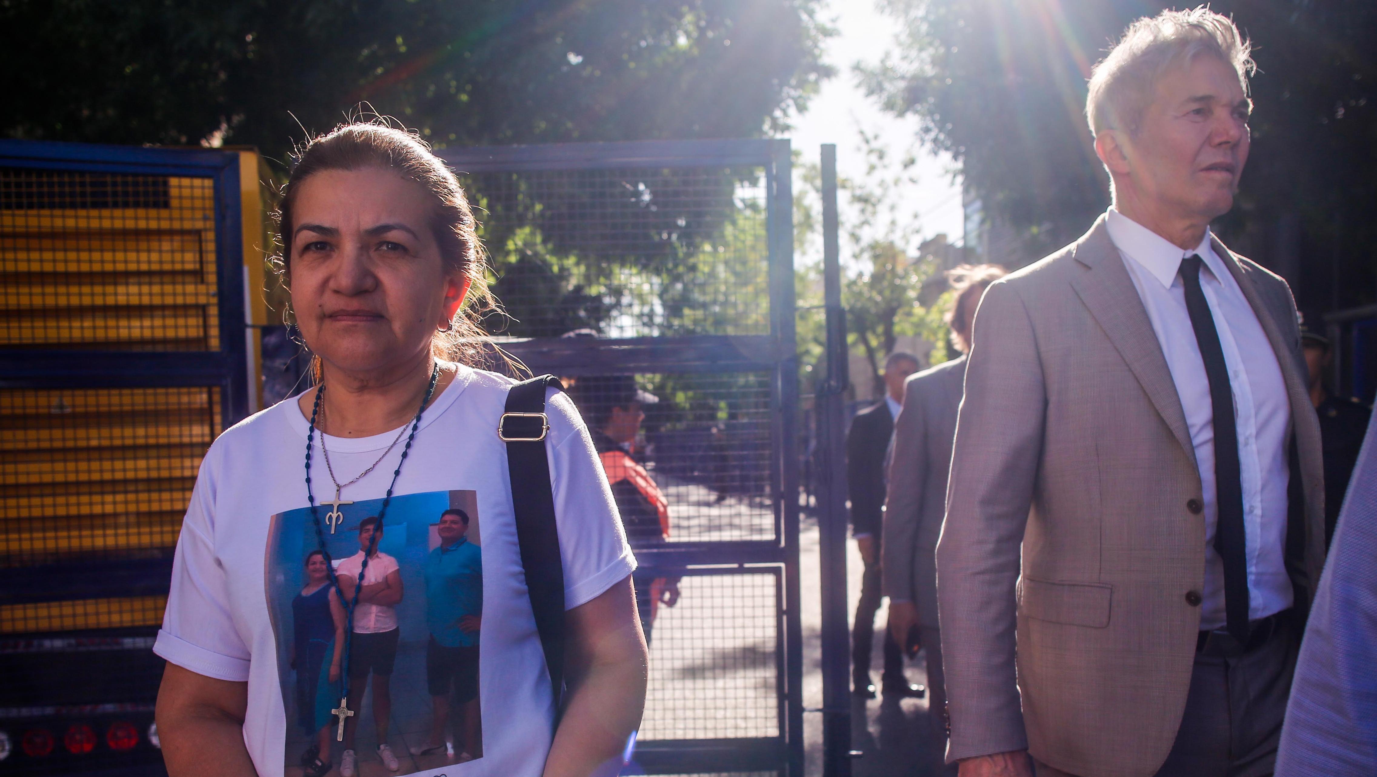 Graciela Sosa, madre de Fernando Báez, junto a su abogado en la tercera jornada del juicio (Télam).