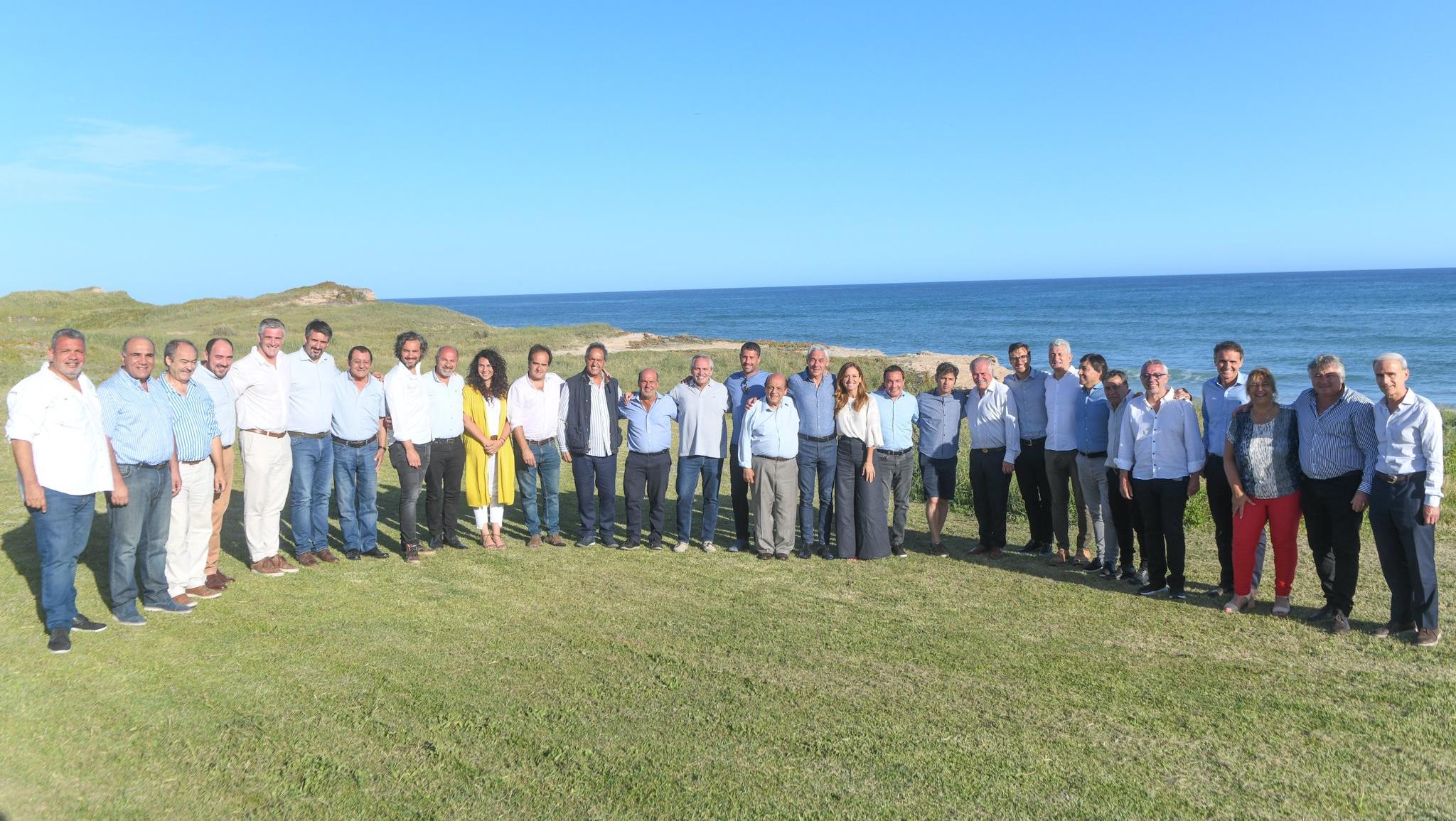 Alberto Fernández se reunió con intendentes bonaerenses y funcionarios en Chapadmal.