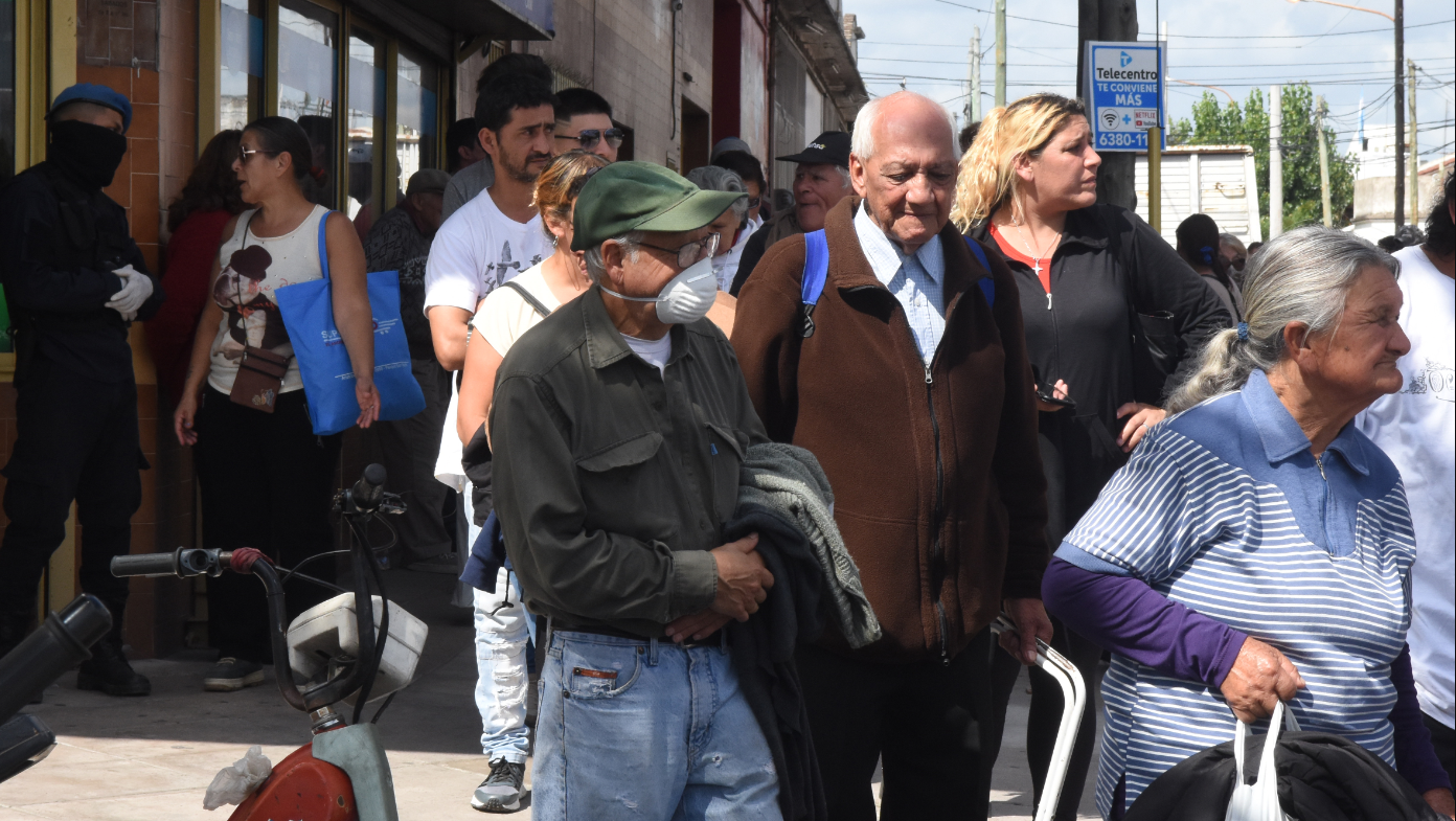 El beneficio alcanza a jubilados, pensionados, titulares de la AUH y otras asignaciones de la ANSES (Crónica/Pablo Villán).