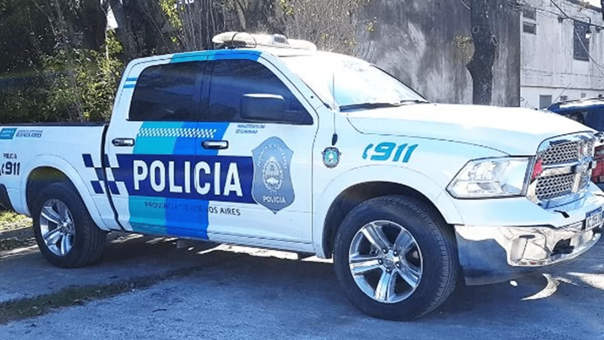 La policía trabaja en la búsqueda del delincuente.