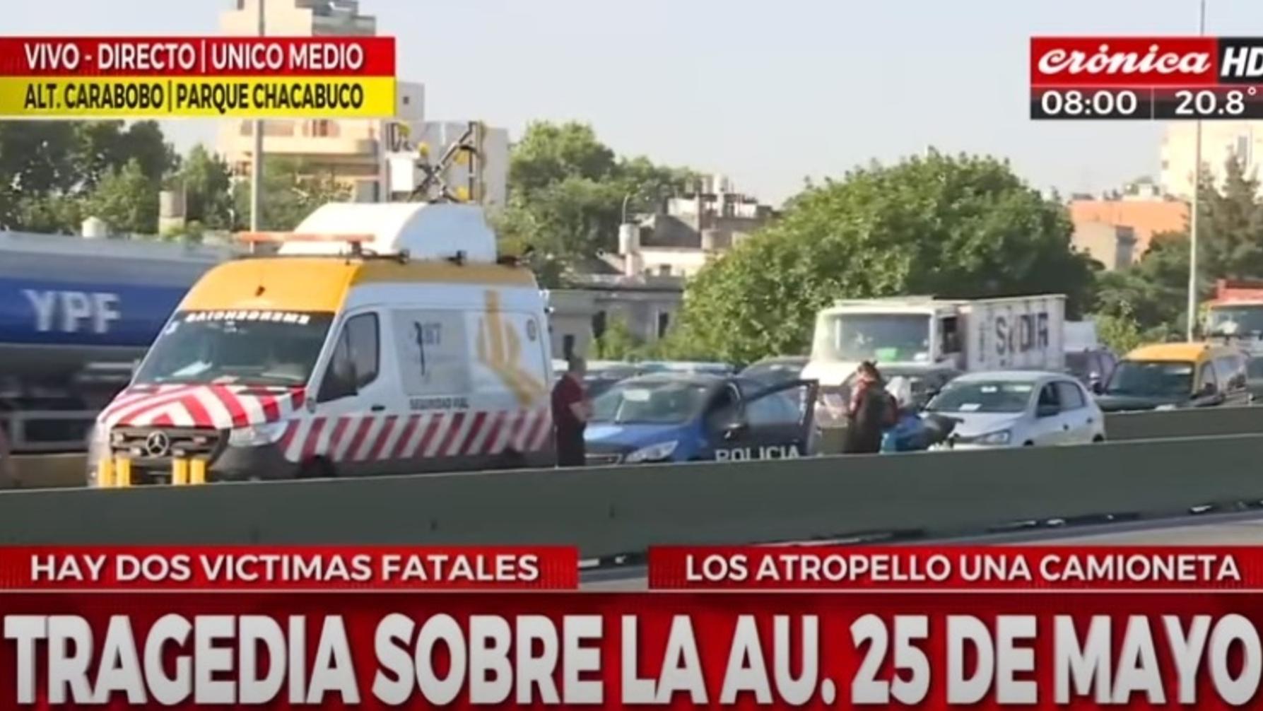 Dos personas murieron al ser atropelladas en medio de la autopista 25 de mayo (Crónica HD).