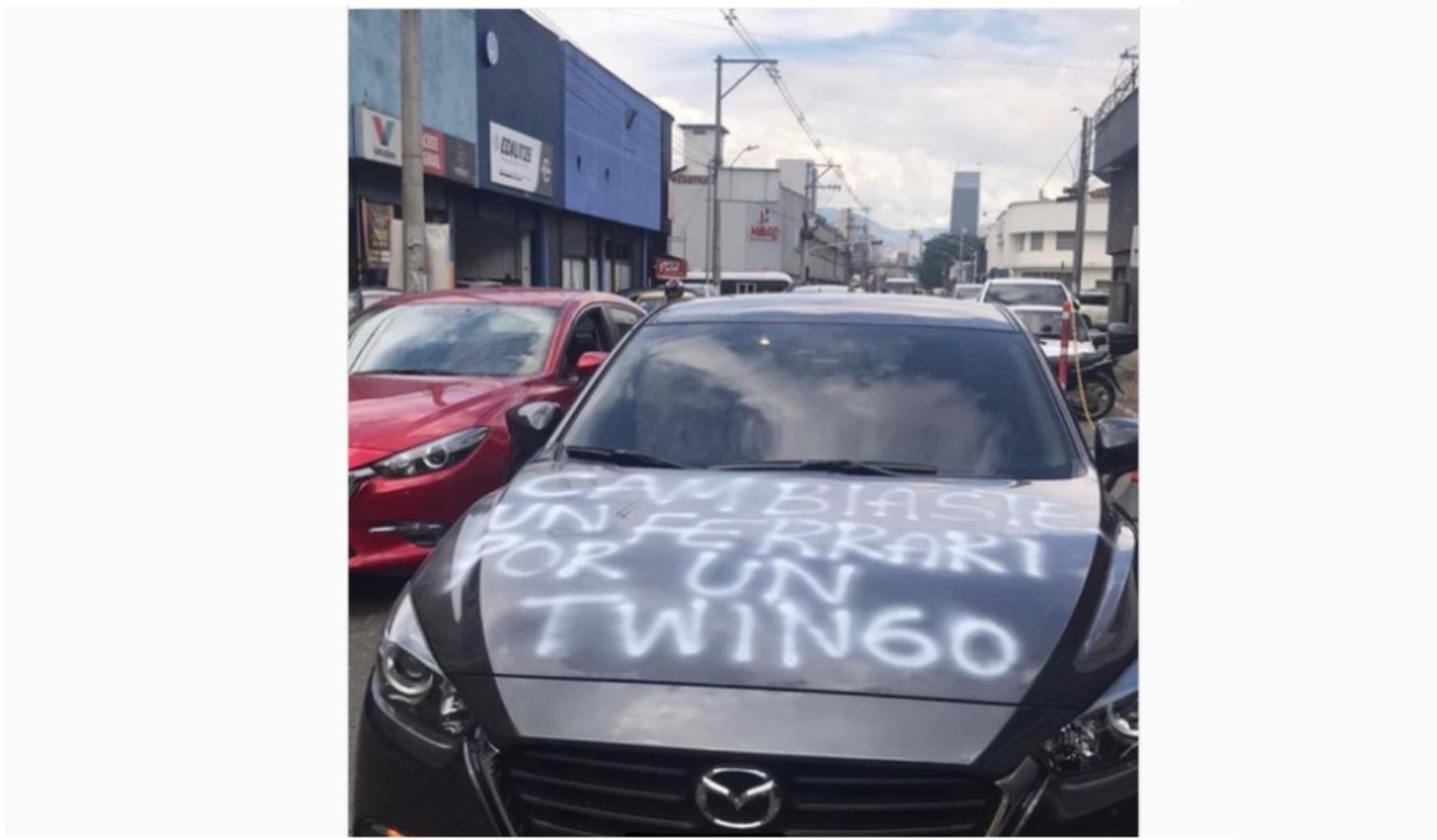 El auto vandalizado por la mujer que se inspiró en Shakira.