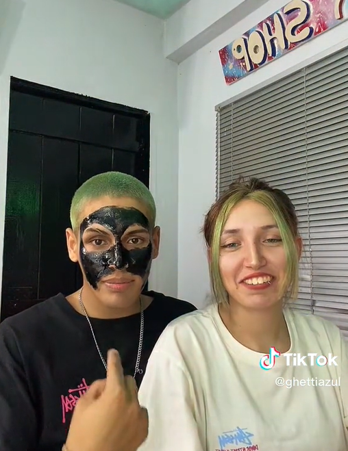 La pareja que es viral por su cita insólita (TikTok/@ghettiazul).