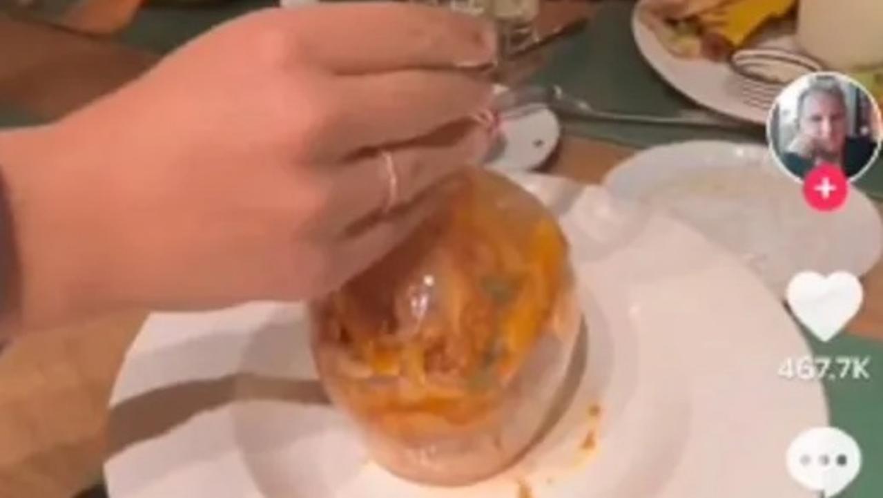 Fideos en copa, el plato viral que recorrió el mundo.