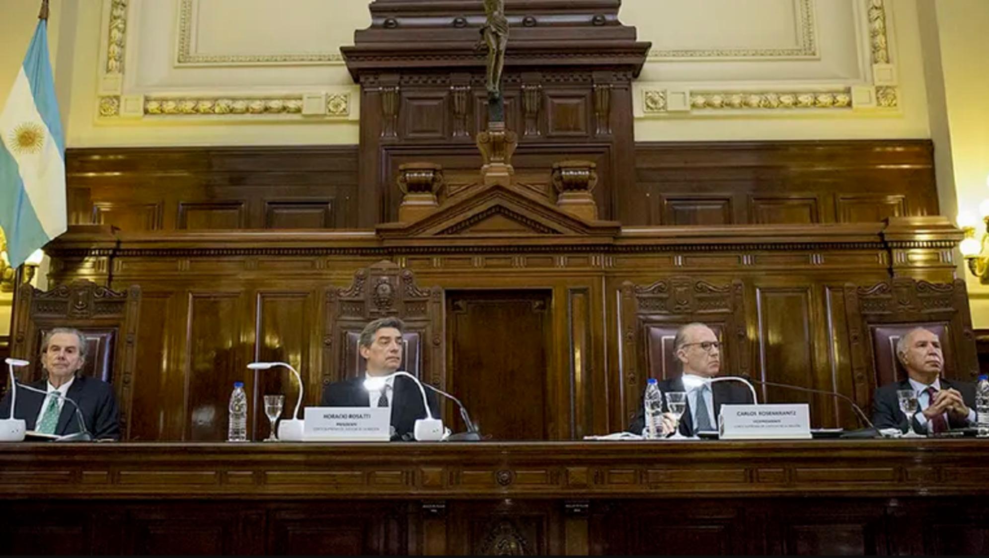 La actual Corte Suprema, con sus cuatro miembros, es objeto de múltiples cuestionamientos.