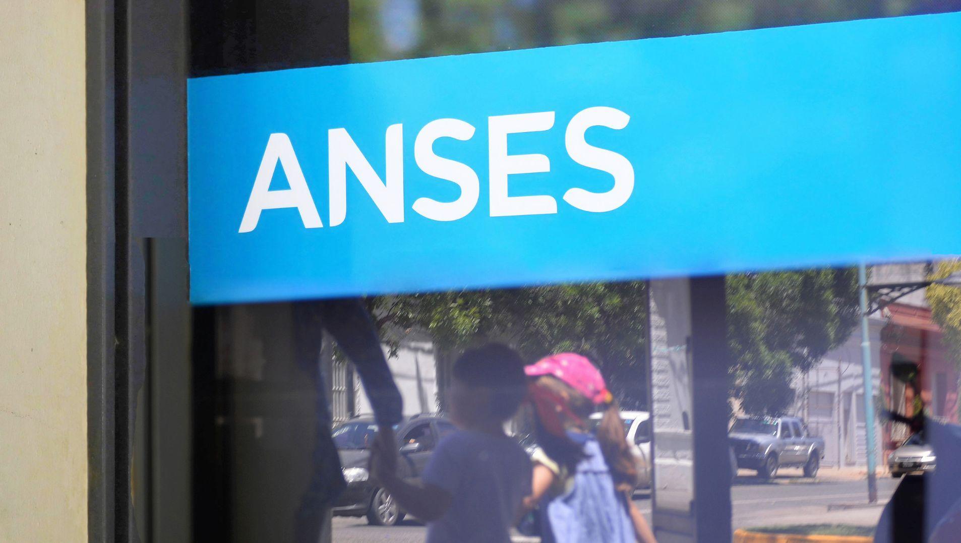 ANSES: cuáles son los requisitos para cobrar los refuerzos de $10.000 y $7.000 en febrero 2023 (Archivo).