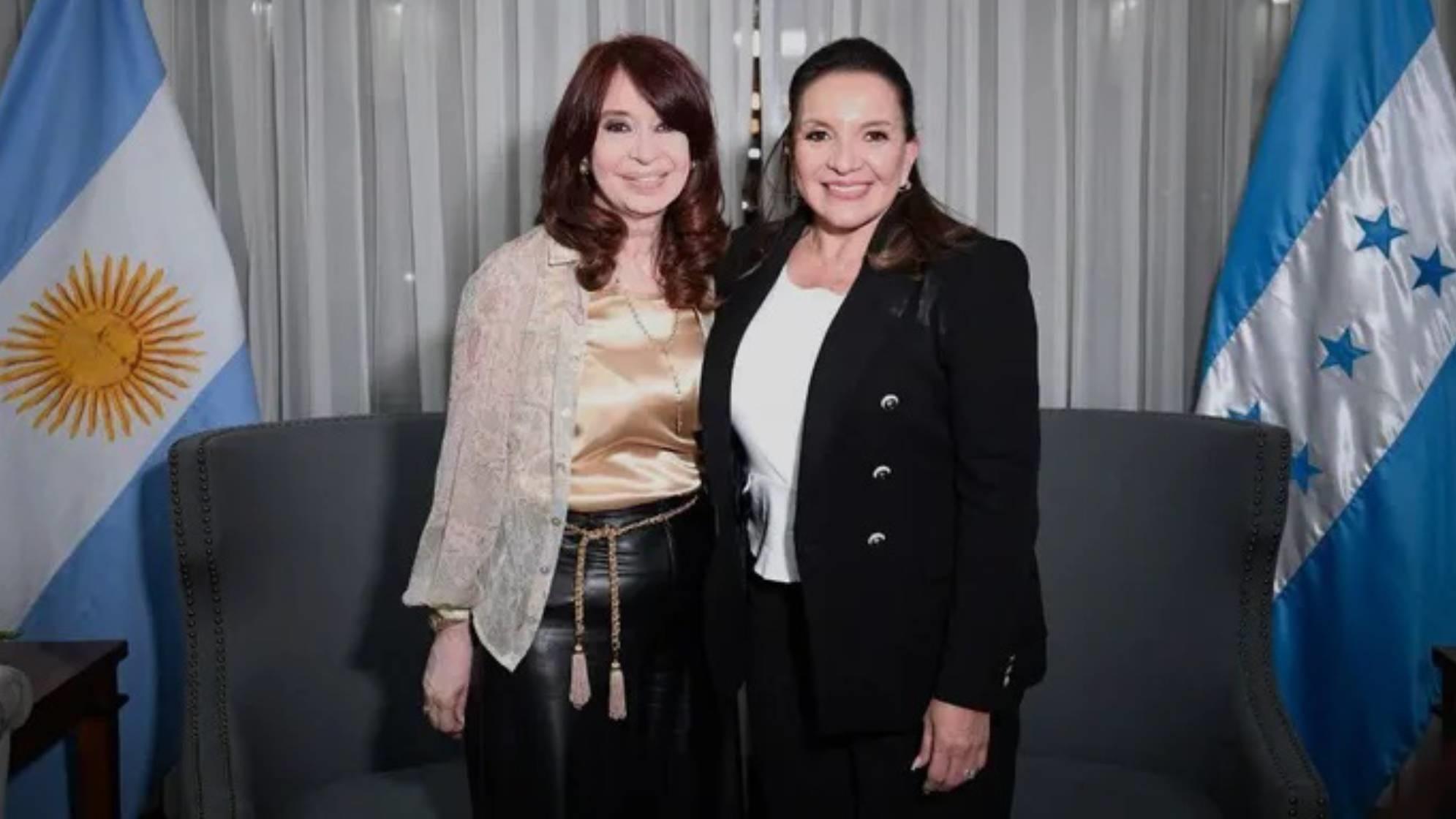 Cristina Fernández recibió a la presidenta de Honduras.