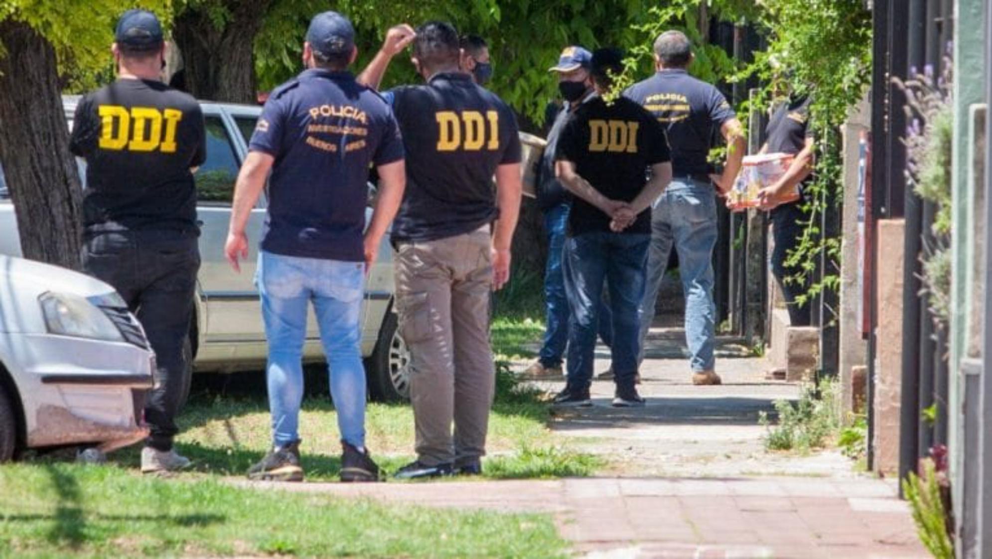 Investigadores policiales llevaron adelante distintas requisas para desarticular a la banda.