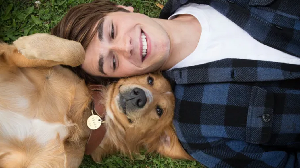 Bailey con Ethan de adolescente.