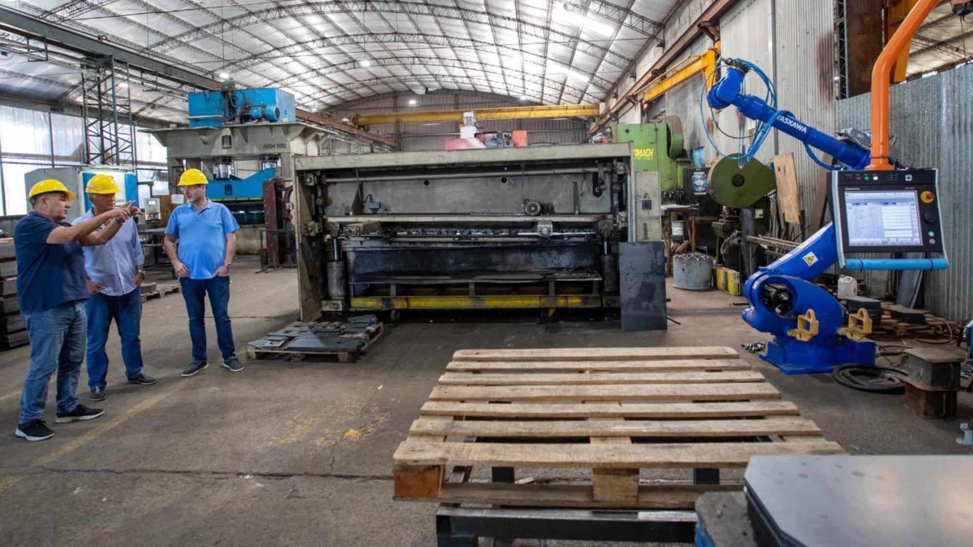 Hiperactividad de Grindetti en Mar del Plata: visitó la colonia de vacaciones de Lanús y el Polo Industrial, tuvo encuentro con empresarios y reunión con Montenegro.