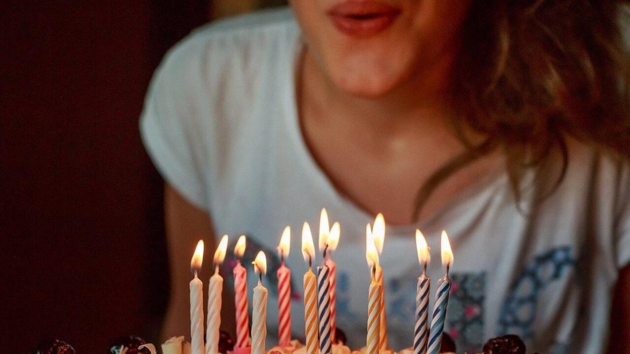 El restaurante de la polémica cobra una tarifa especial por cortar tortas de cumpleaños.