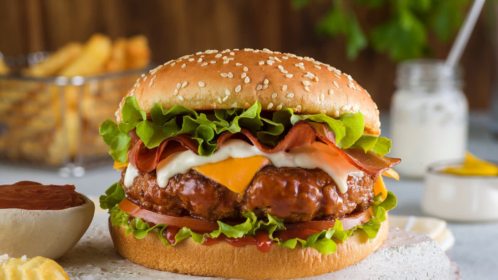 Una persona compró una hamburguesa en la cancha, pero se llevó una gran decepción.