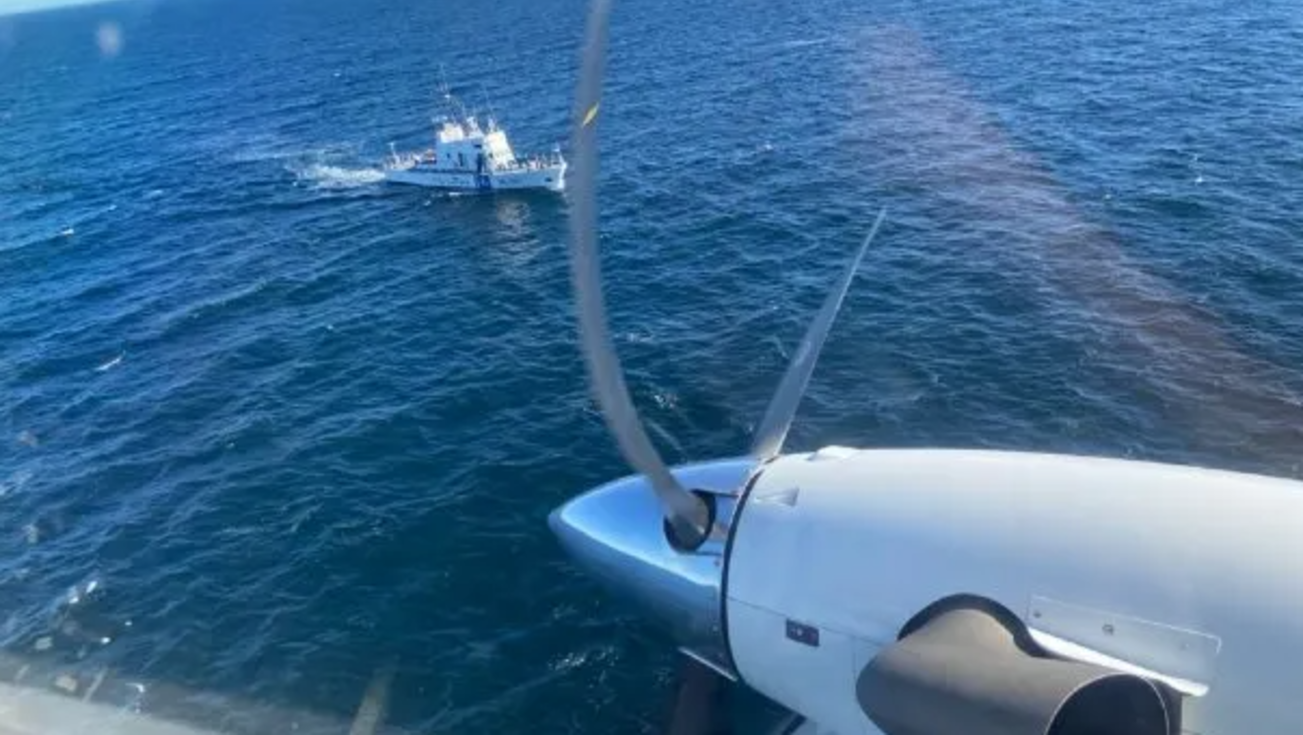 El rápido accionar de Prefectura Naval salvó la vida de los pescadores (Captura de video).