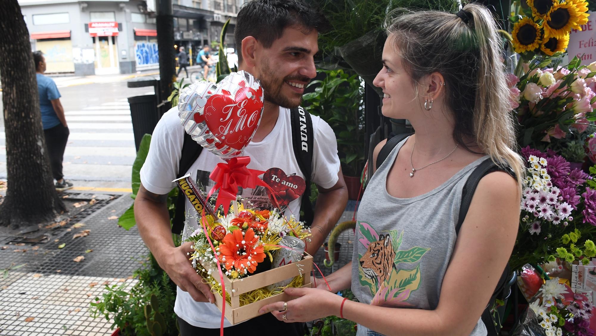 El Día de los Enamorados es una de las fechas del calendario comercial que atravesó un mayor crecimiento. (Rubén Paredes/Crónica) 