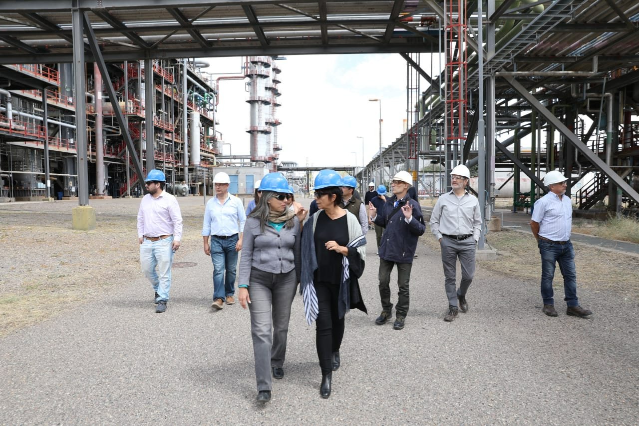 Marcó del Pont visitó la Planta Industrial de Agua Pesada (PIAP) en Neuquén.