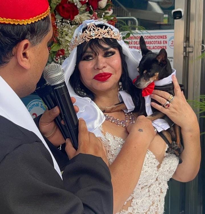 La exvedette celebró el Día de los Enamorados con su perro.