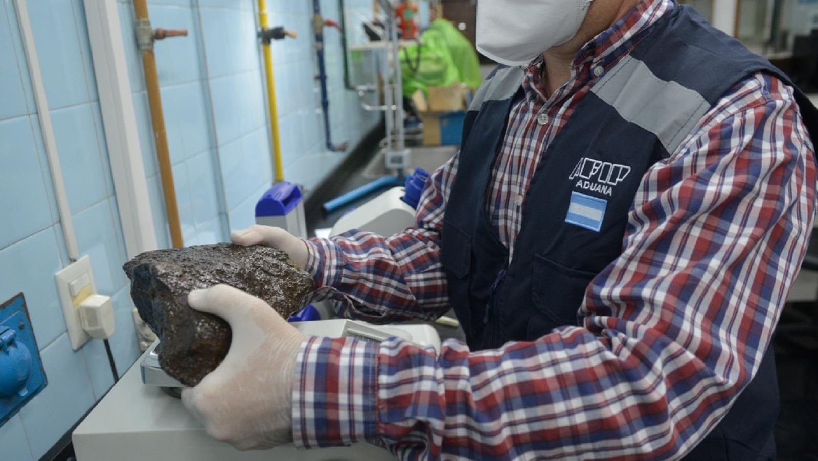 La Aduana descubrió un meteorito de contrabando