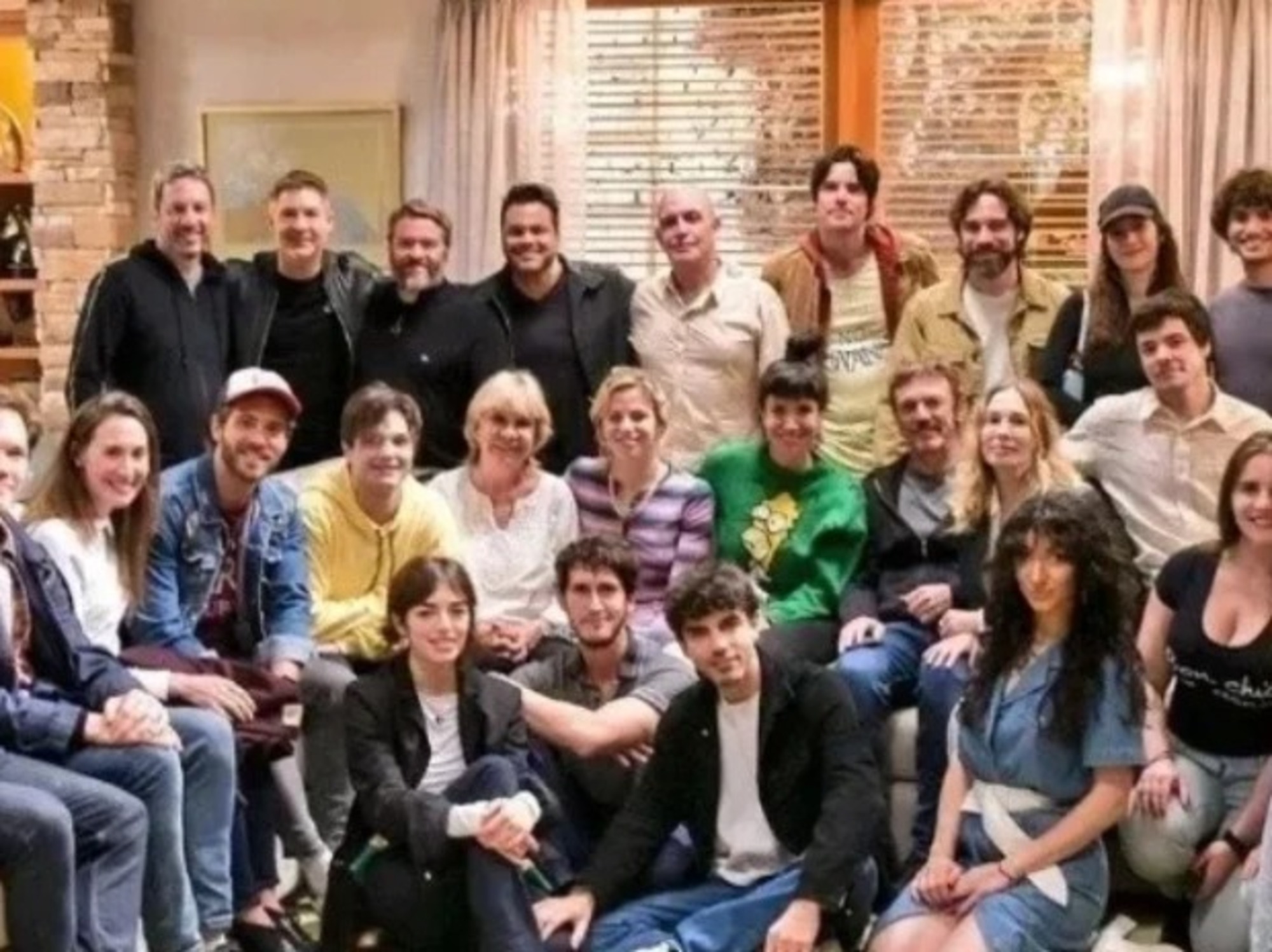 El elenco de la segunda temporada de 'ATAV'.