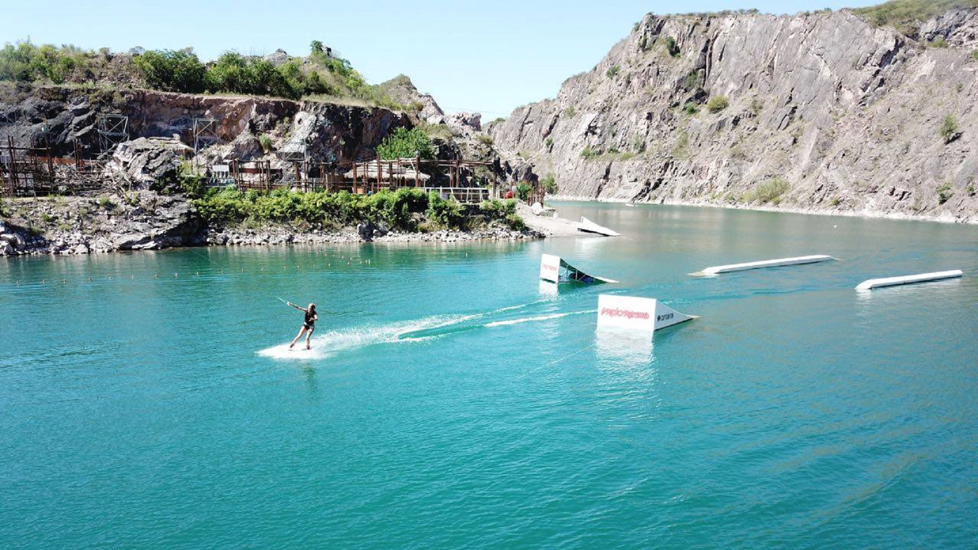 Laguna Azul: un rincón soñado de la provincia de Córdoba.  