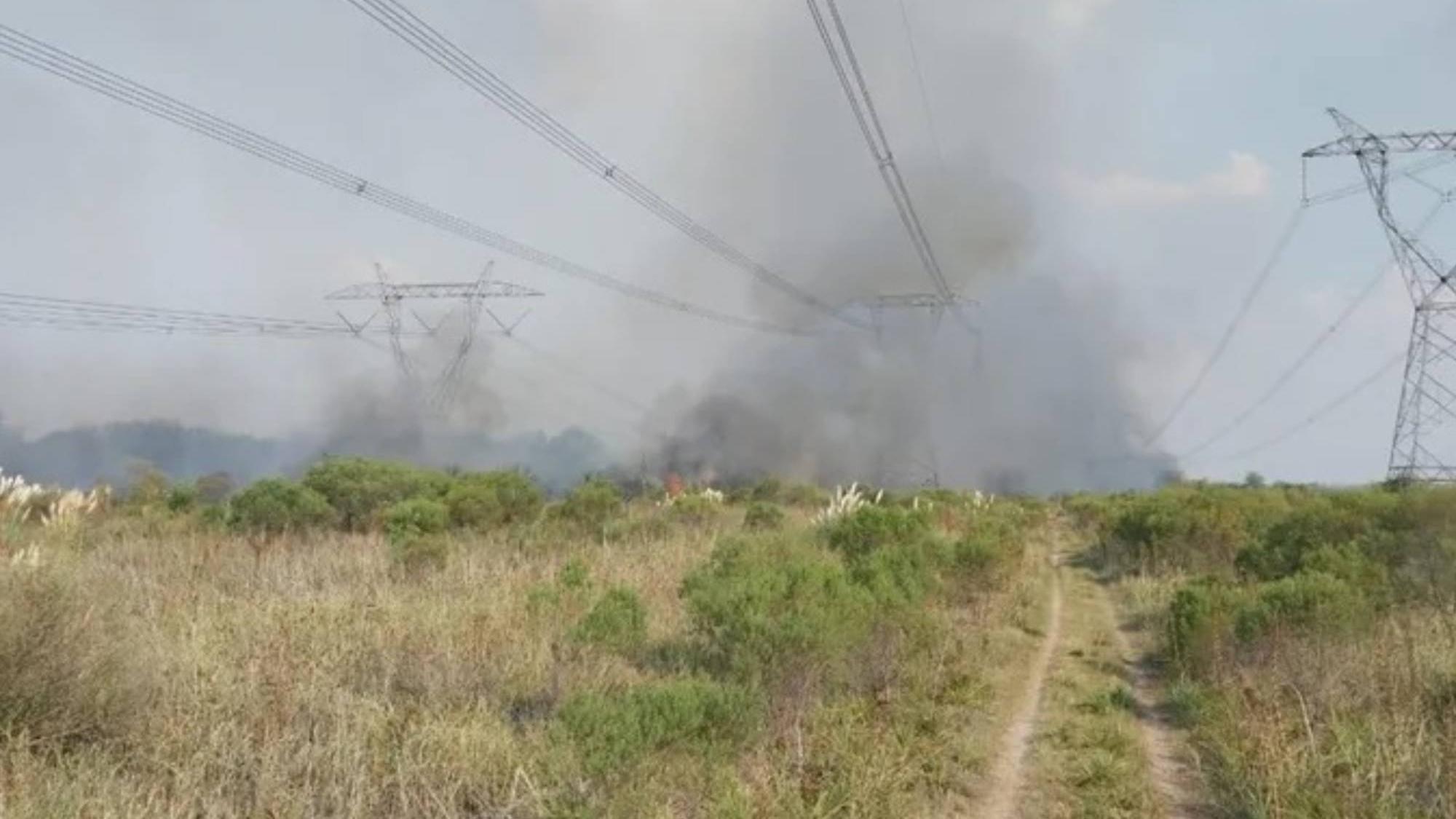 Incendio de campos causó el corte masivo de luz: 