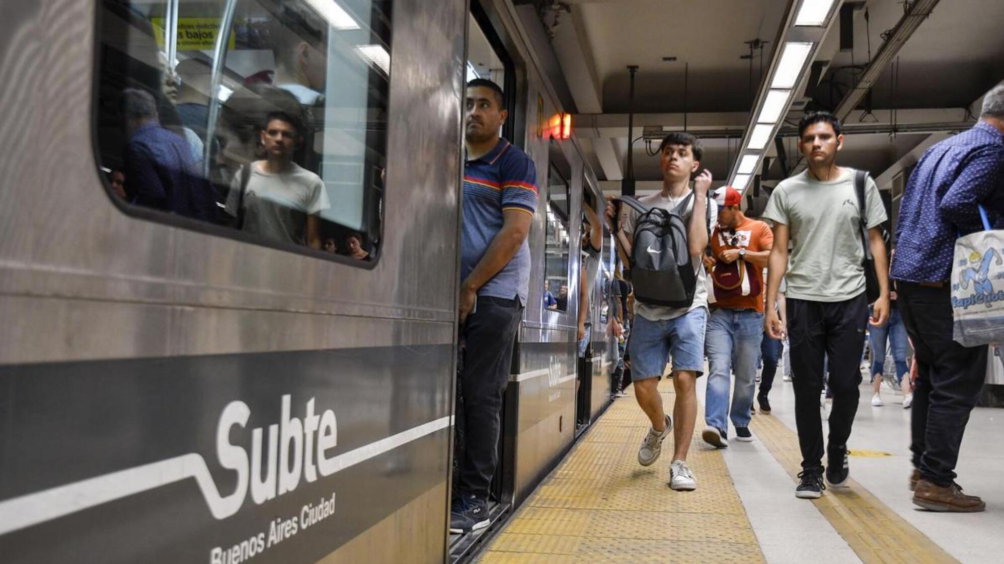 Cierran una estación de la línea C del subte por obras de renovación (Archivo/Télam).