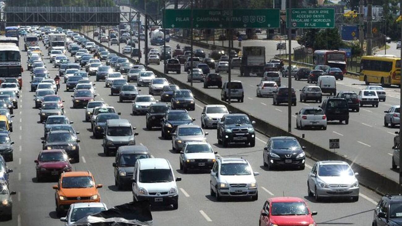 Tránsito congestionado en los accesos a la ciudad de Buenos Aires (Imagen ilustrativa).