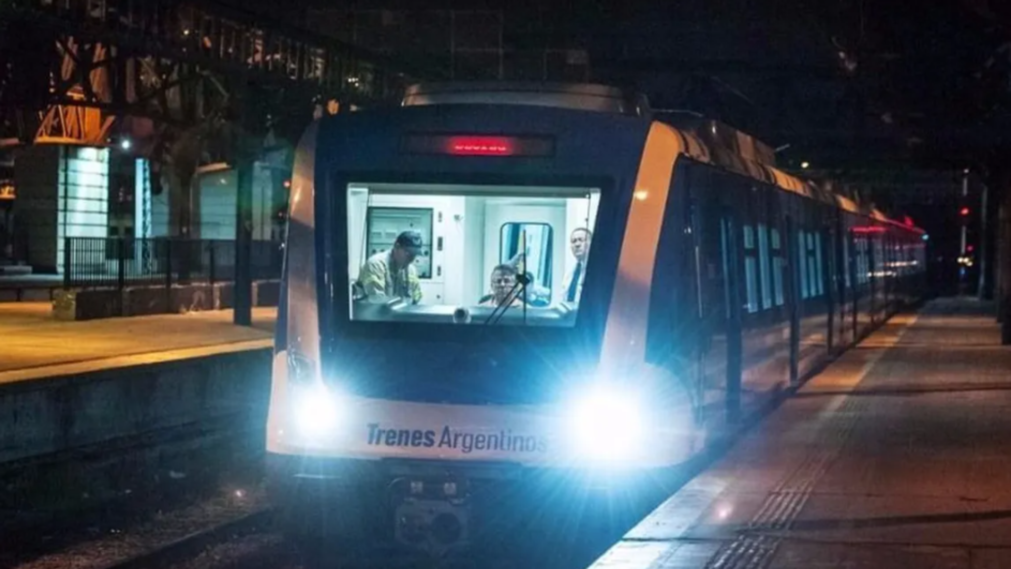 Amenaza con granada en la estación de Flores.